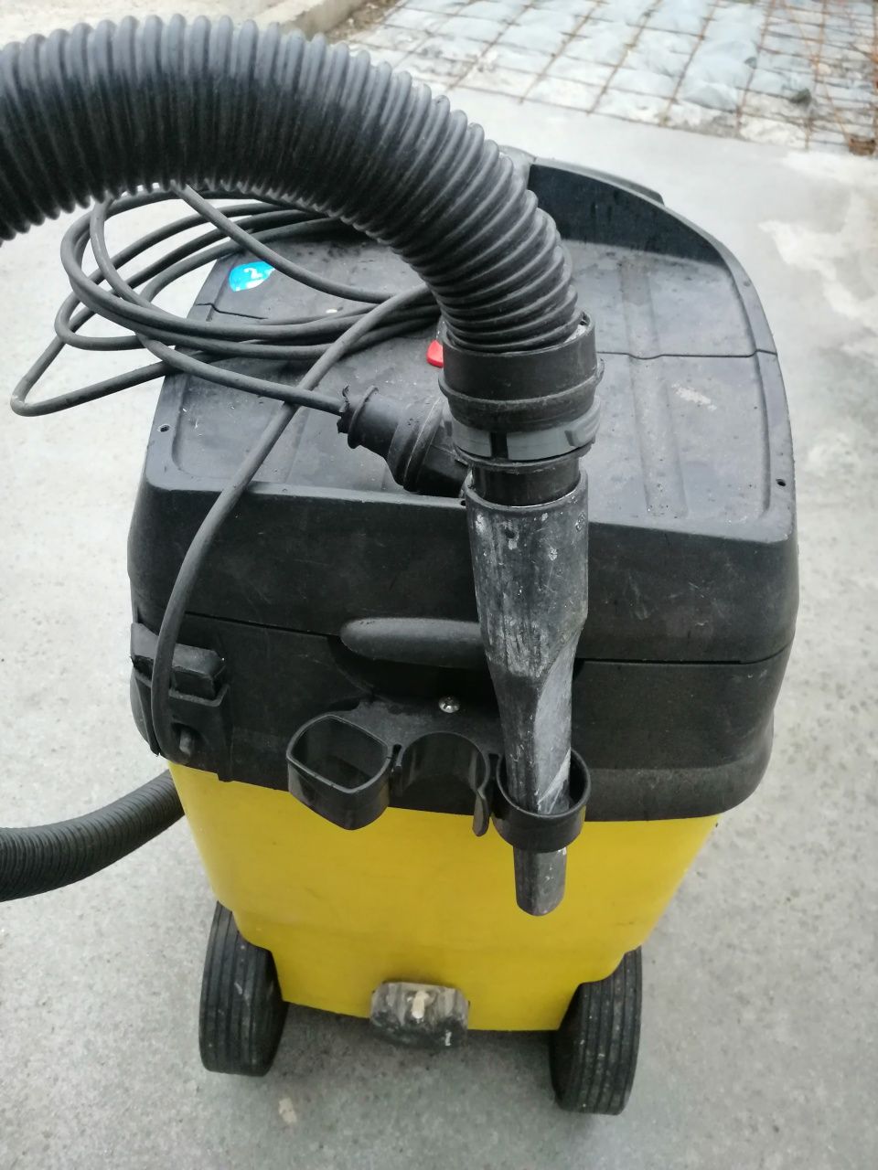 Прахосмукачка karcher 561 eco