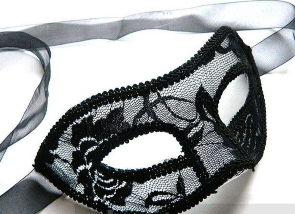 Карнавальная маска и шляпка-таблетка,черный и красный цвет