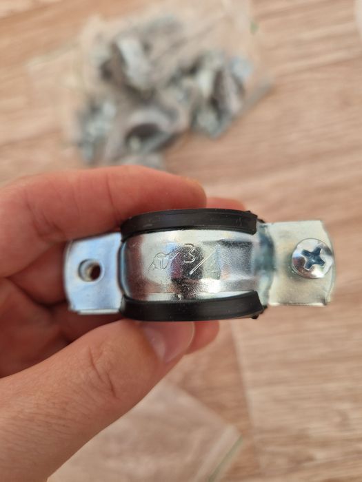 Хомуты сантехнические для труб (диаметр 1 и 3/4)