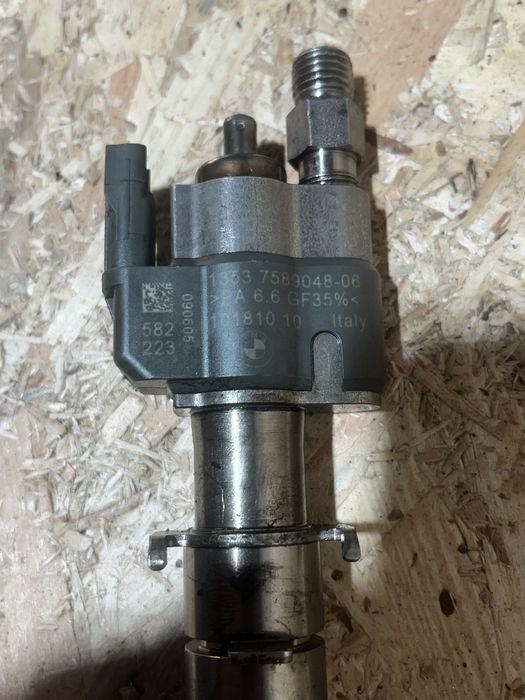 Injector/Injectore Bmw 2.0 benzina  N43/N53 Cod:13537589048 index 6-11
