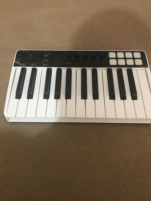 Миди контролер с вградена звукова карта iKmultimedia iRig keys I/O 25