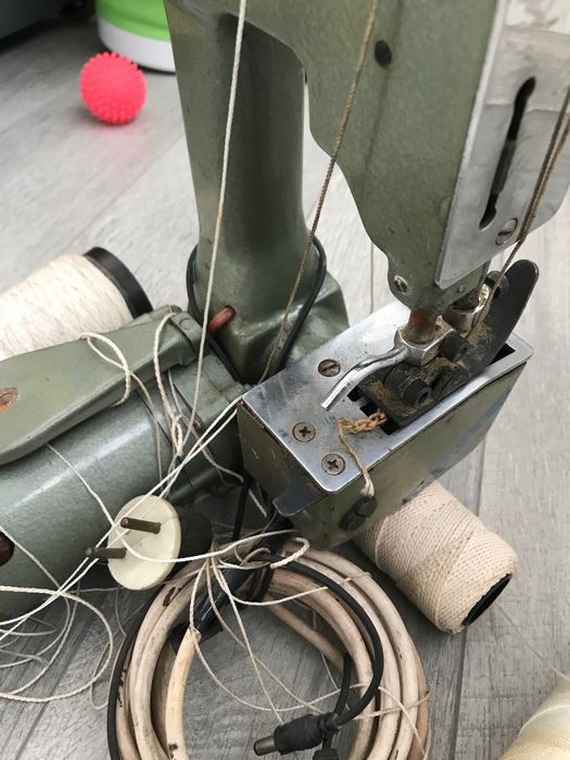 Станок. Машинка ручная. Мешки зашивать