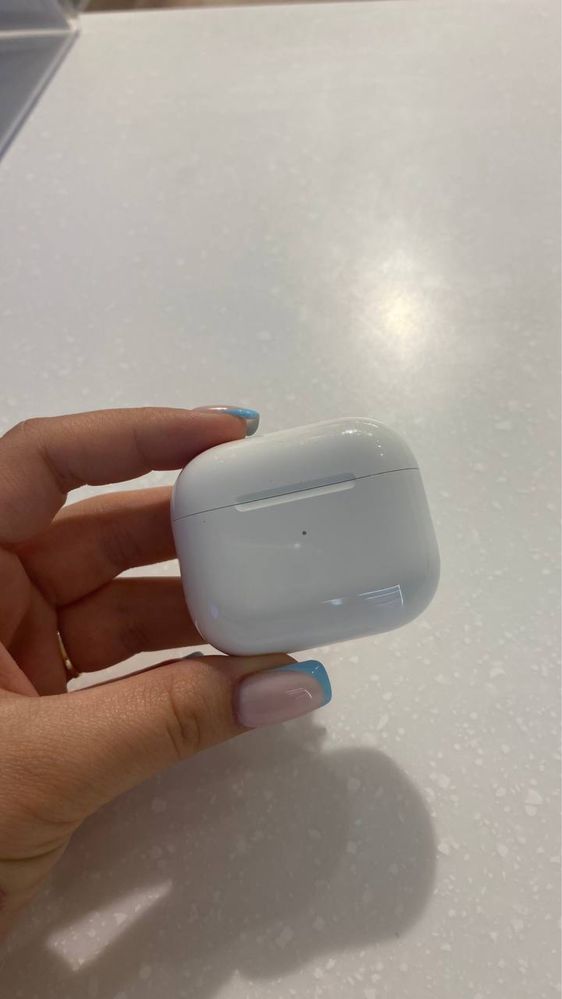 Продам наушники AirPods 3