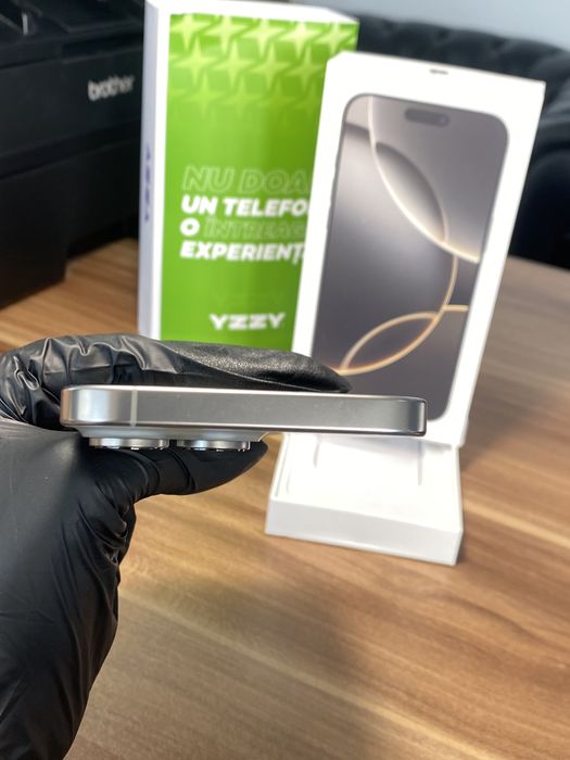 iPhone 16 Pro Max • 256 GB • Natural Titanium