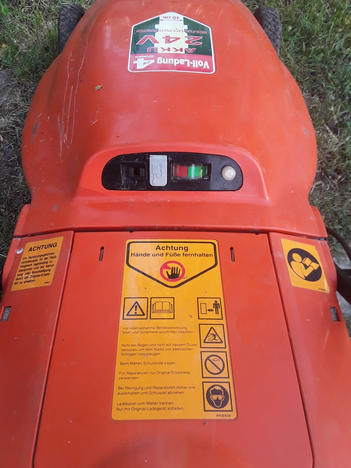 Vînd mașină de tuns iarbă DOLMAR-pe baterii/24v(2x12v)-40cm cuțitul