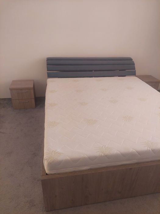 Vand urgent pat cu noptiere