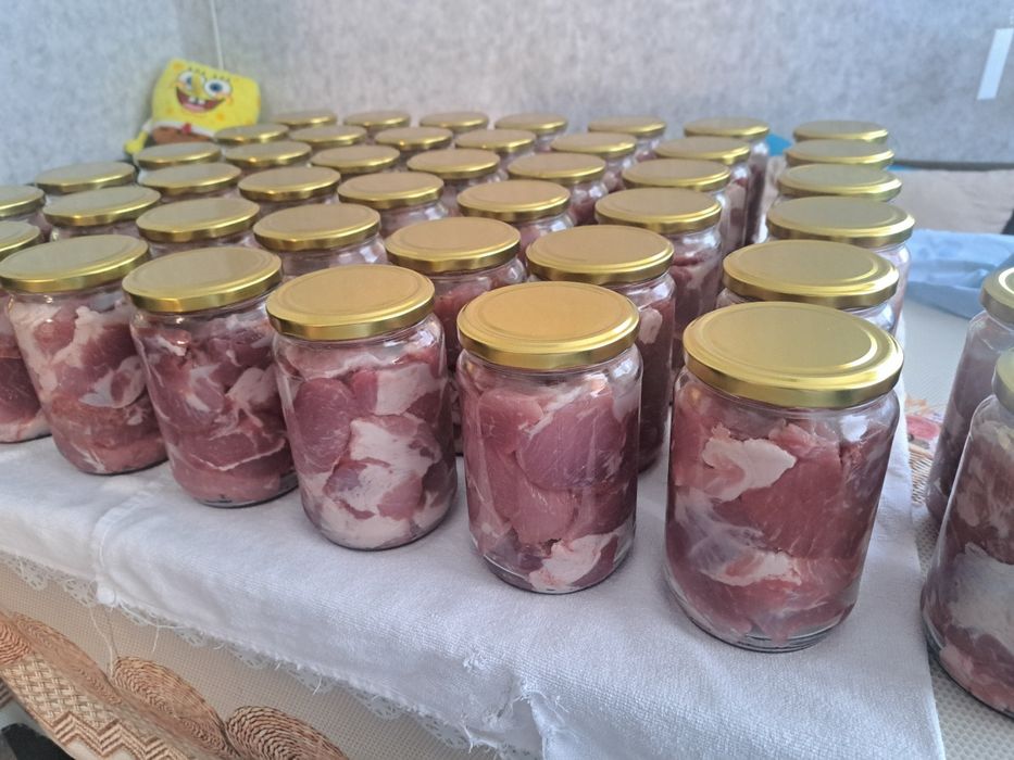 Свинско месо буркан