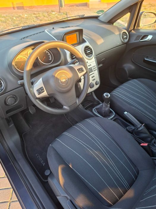 Se vinde Opel Corsa D. 1.2 Benzină.