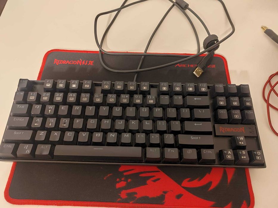 Set Tastatura mecanica, mouse gaming  Redragon K552-BA