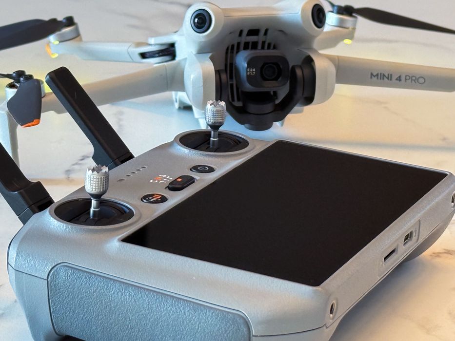 Drona DJI Mini 4 Pro + DJI RC 2