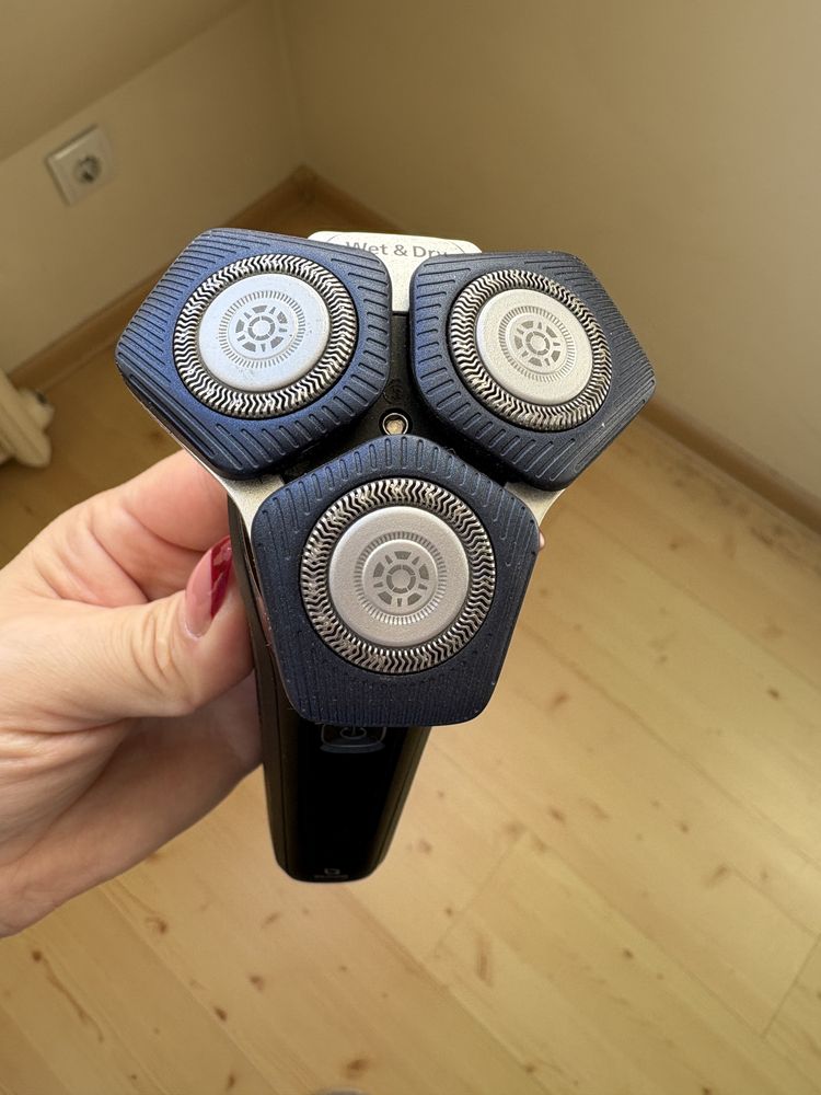 Електрическа самобръсначка Philips 7000 series