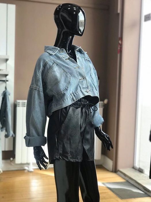 Къси кожени панталонки с ластик на талията Zara