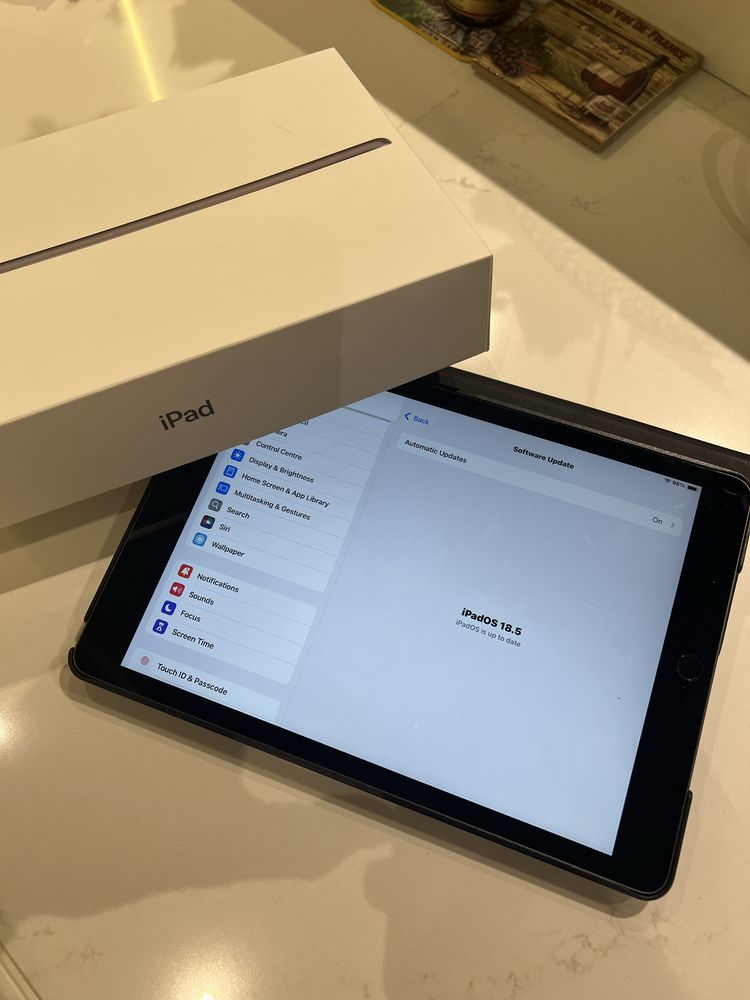Таблет apple ipad 9, 64gb, wifi, space gey, неразличим от нов