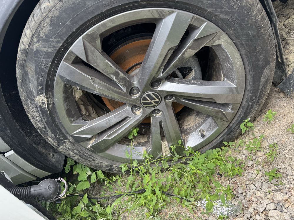 VW Tiguan 2022г джанти сгуми 255/45/19