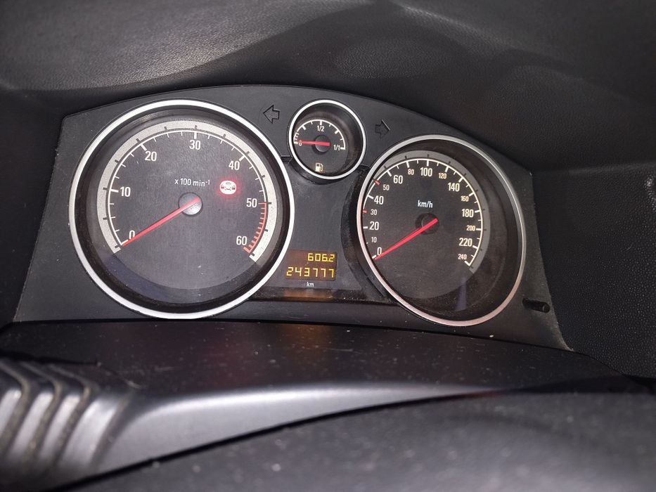 Vând Opel Astra h Motor defect 1,3 cdti