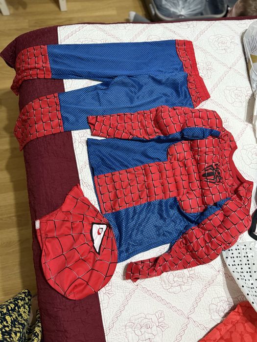 Продам костюм человека паука