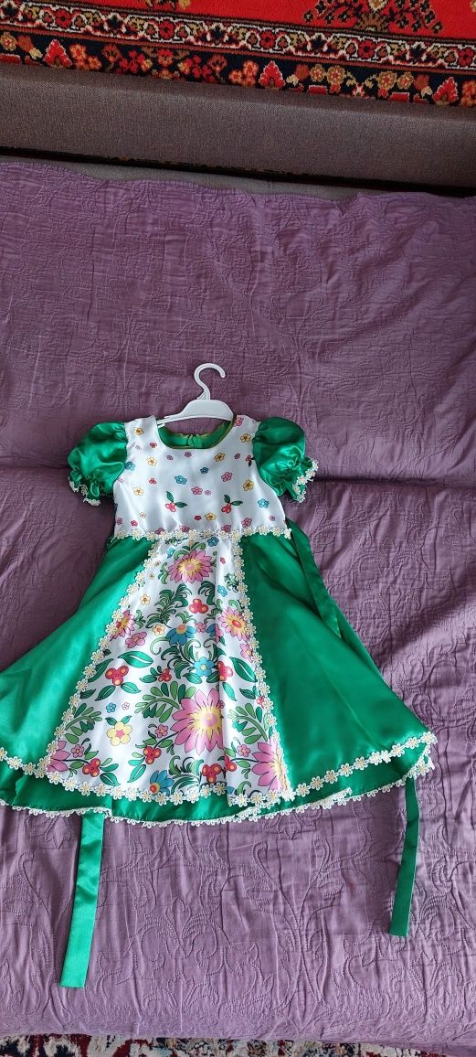 Продам платье -костюм Весна на 5-6 лет