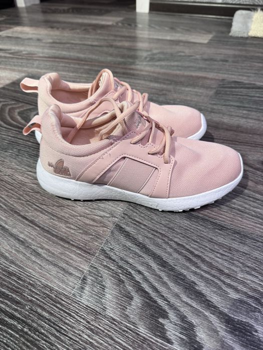 Кроссовки 38 р в идеальном состоянии