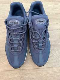 Nike AirMax 95 . Papucii sunt noi