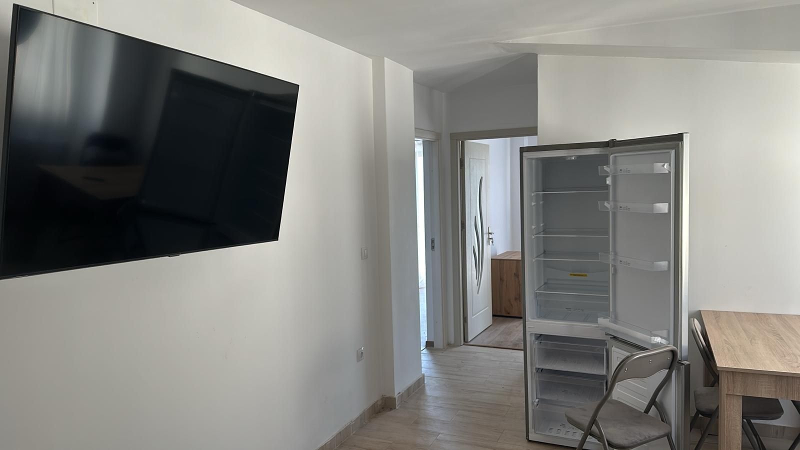 Închiriez apartament