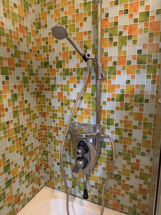 Душ, раковина, унитаз