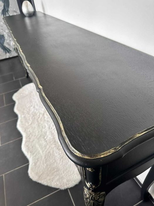 Comodă vintage elegantă în stil Louis XV – restaurată cu rafinament