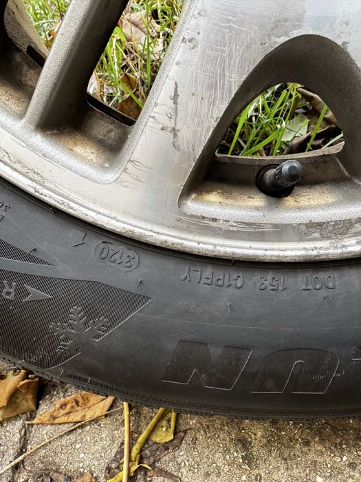 Продавам Зимни гуми и джанти за Субару