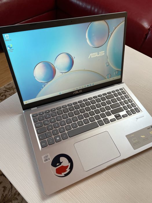 Asus Vivobook 15"7 Full HD , i3 , 8Gb DDR , 512 SSD
