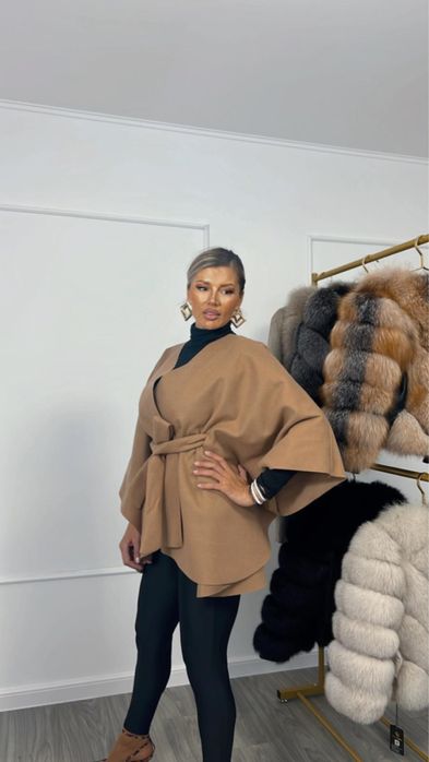 Capa deosebit de versatila si stilata marimea universala ,stofa