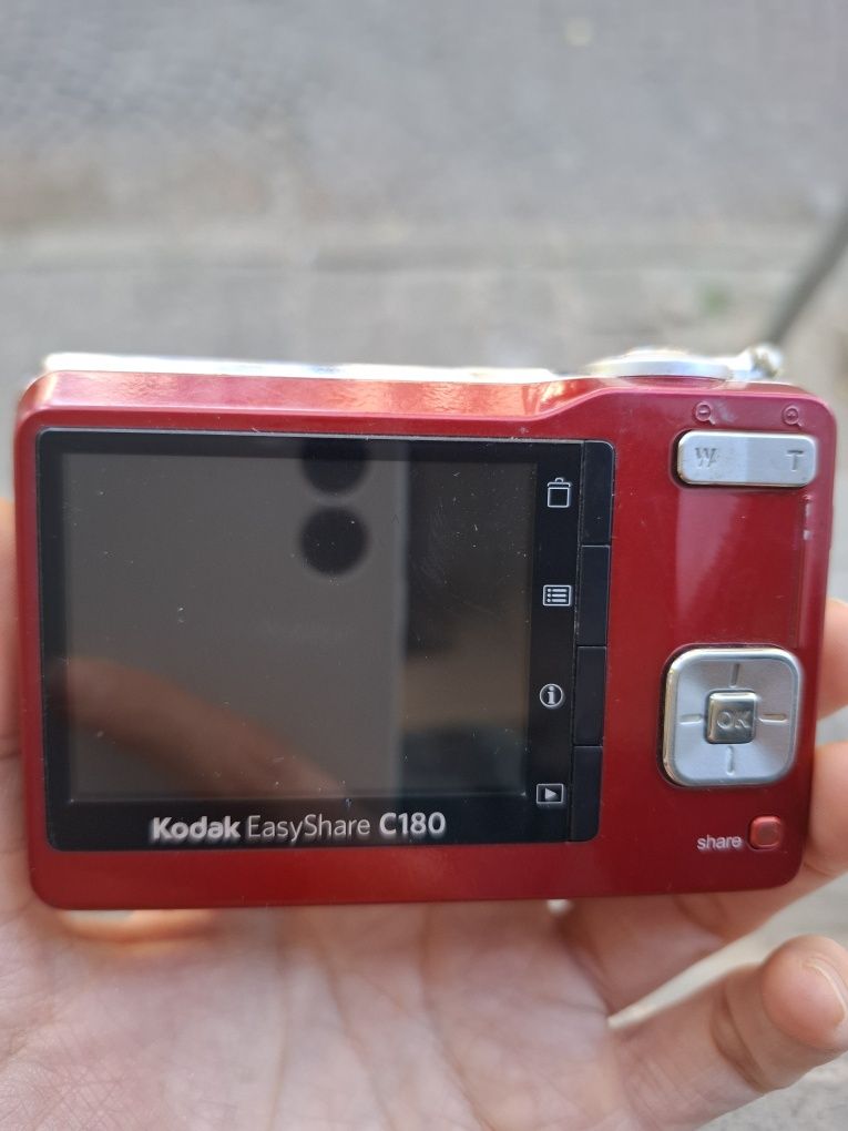 Компактен дигитален фотоапарат KODAK EasyShare C180