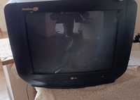 Телевизор LG старого образца 2006 г.