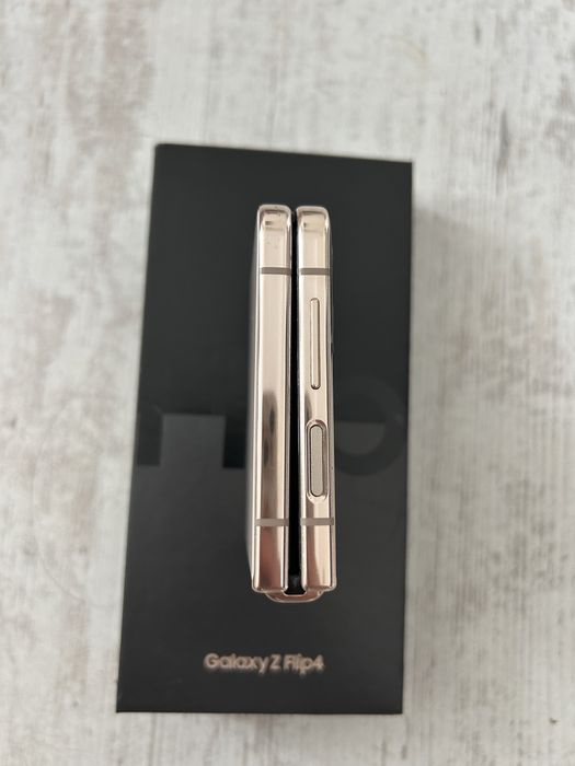 Samsung Galaxy Z Flip 4