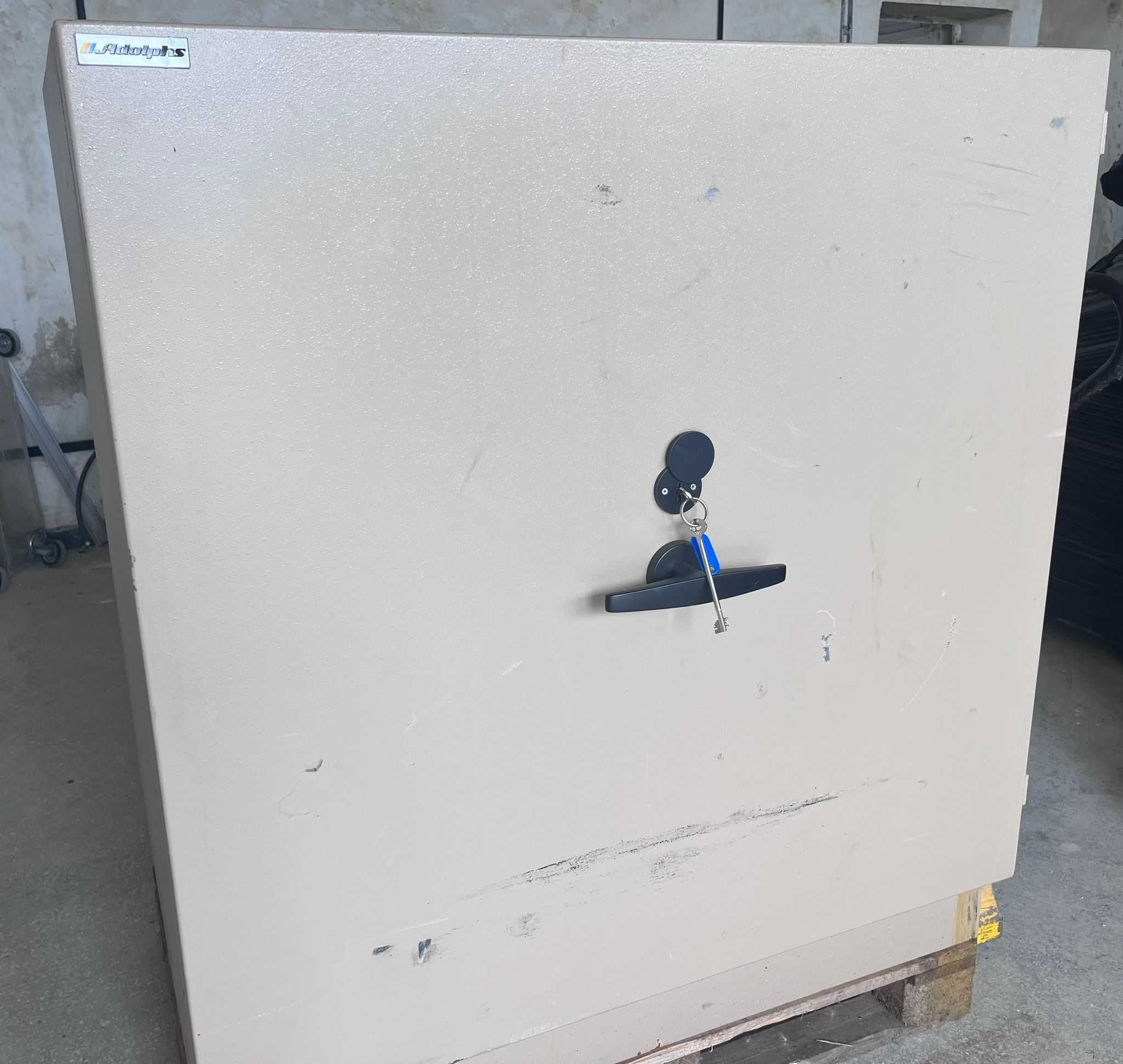 Vand seif metalic 920 kg – 132x123x83 cm