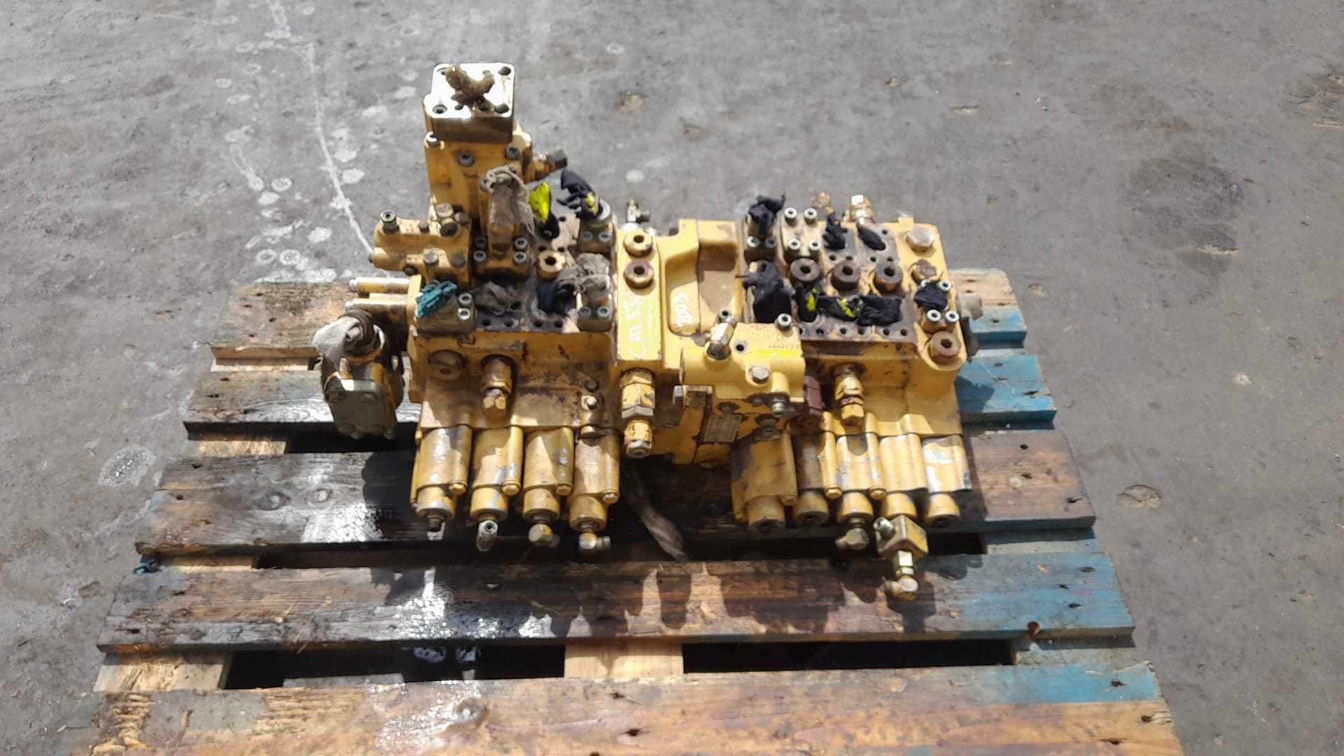 Distribuitor hidraulic excavator Caterpillar 330 B ,330 C