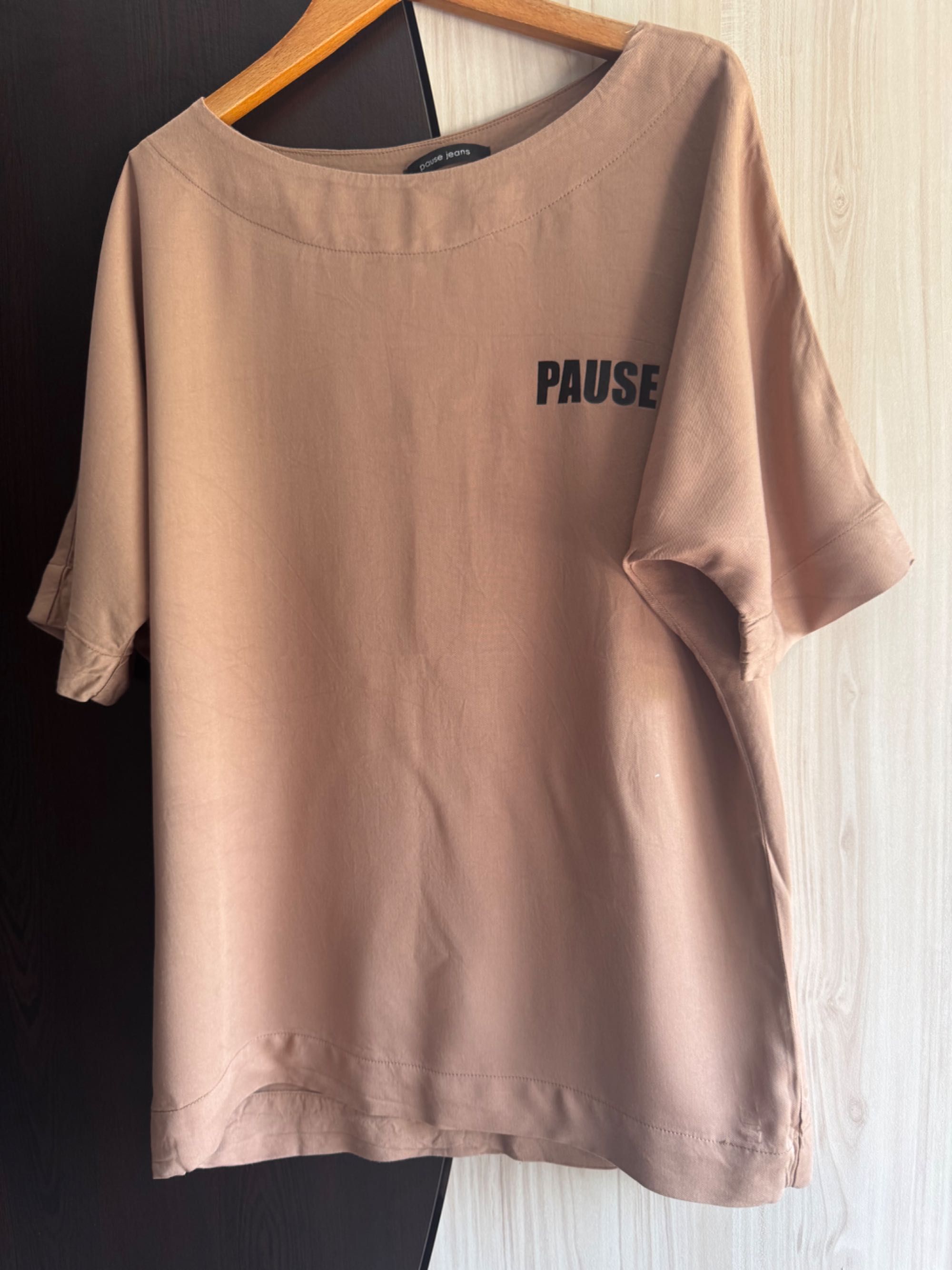 Сет на Pause от две части