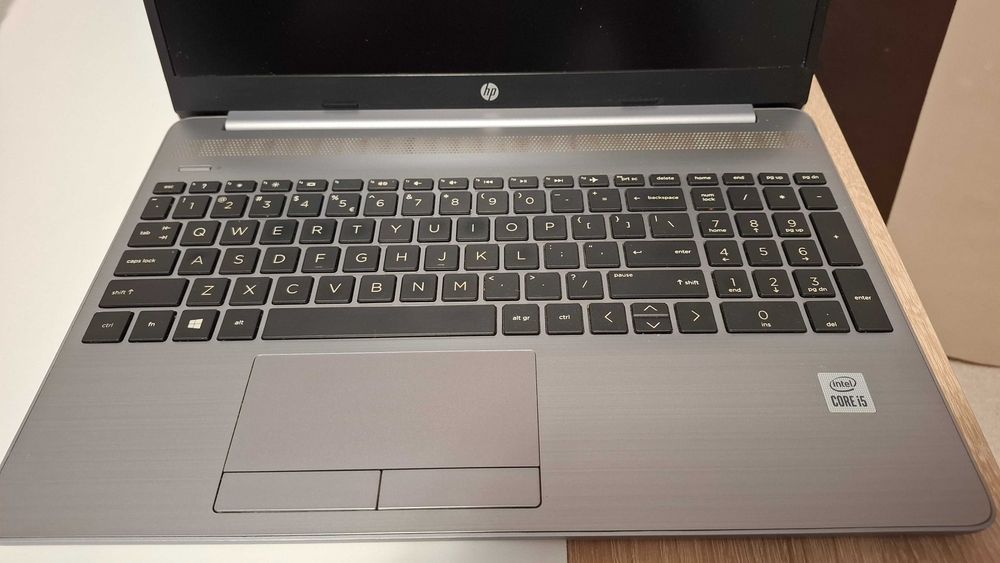 Laptop HP i5-1035G1 • 8GB RAM • 512GB SSD – Stare foarte bună