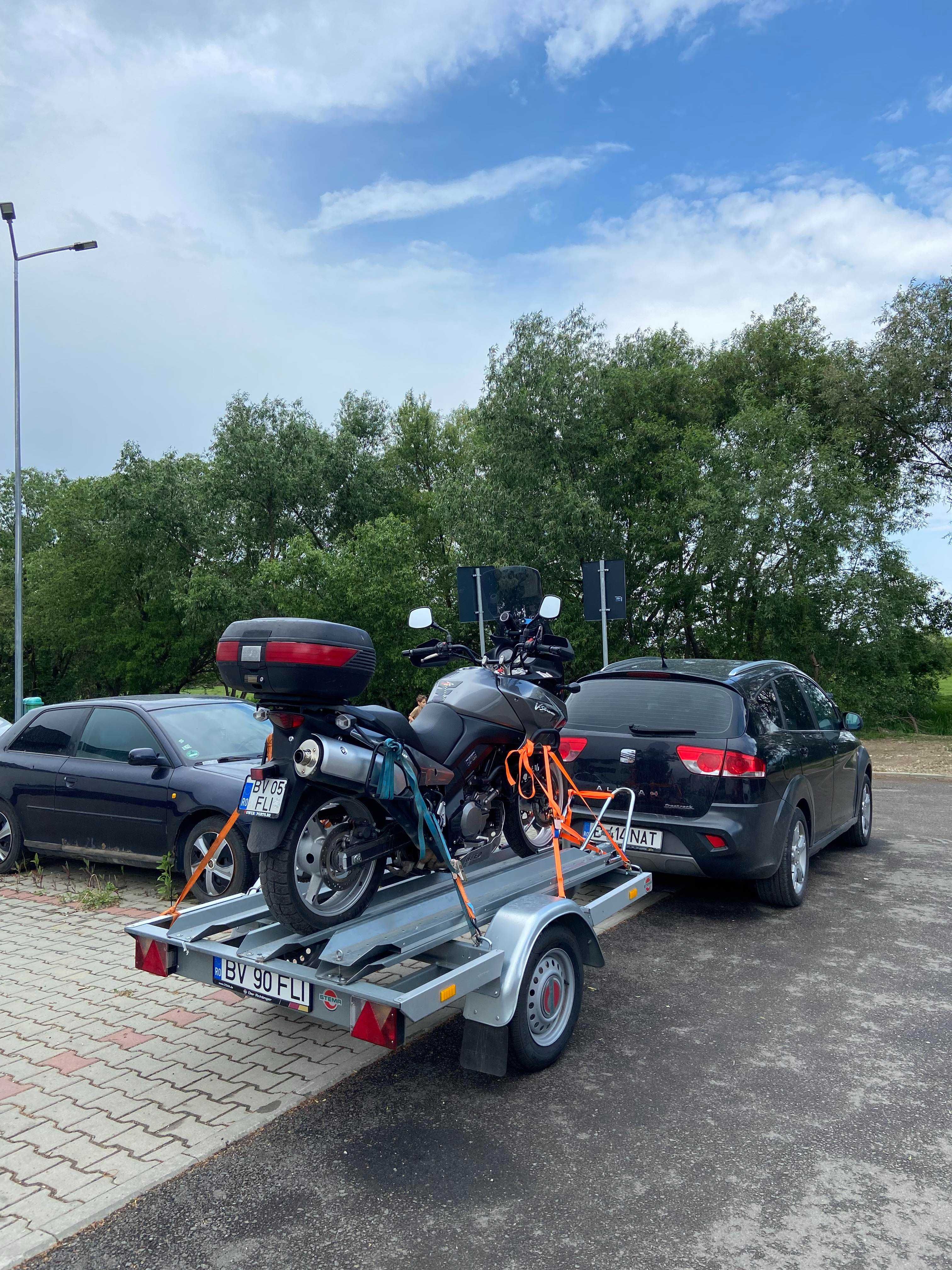 Inchiriez remorca moto cu 3 posturi / Ofer servicii transport/tractare