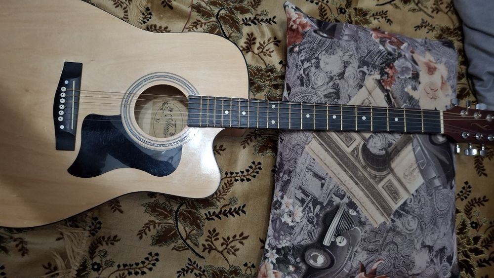 Поода гитару  в отличном состоянии