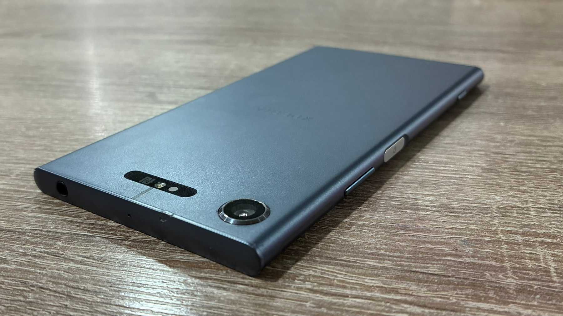 Продавам Sony Xperia XZ1 64/4 gb