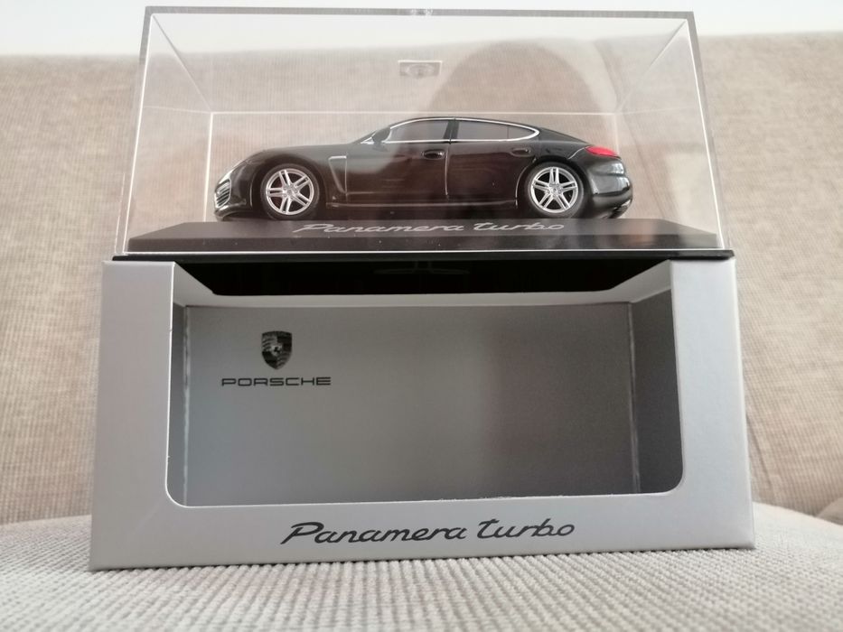 Vand machete Porsche Panamera MK1(gen I) alb, gri și negru, 1/43