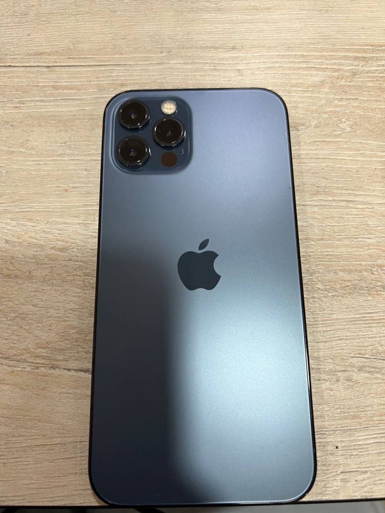 Iphone 12pro sostoyaniyasi yaxshi. Iloji boricha oladiganla tel qisin!