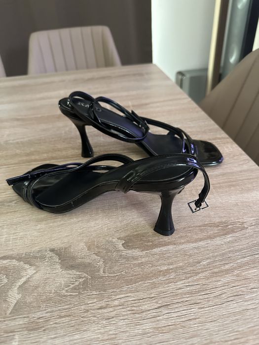 Sandale negre elegante lacuite