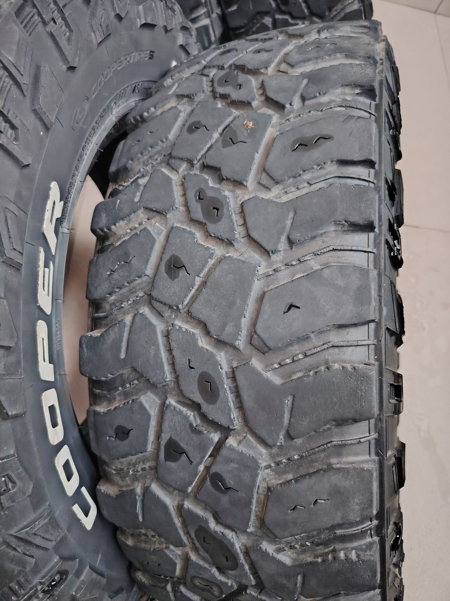 Продавам гуми  Cooper 255/75-17