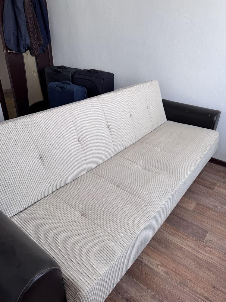 Продаю Диван с 2 креслом