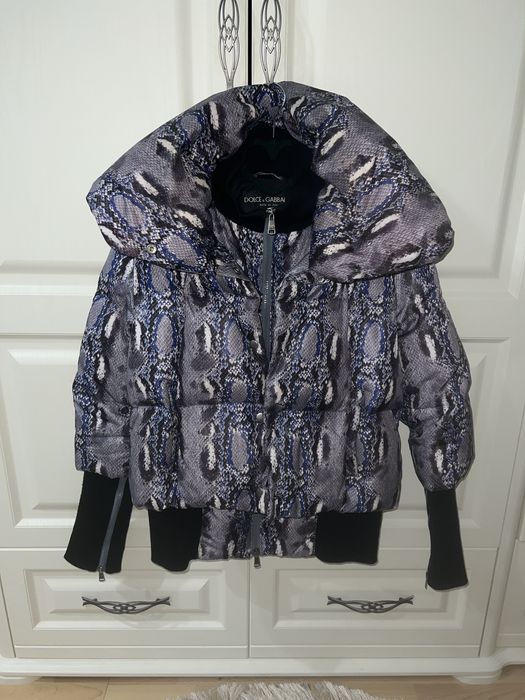 Продам короткий пуховик Dolce Gabbana