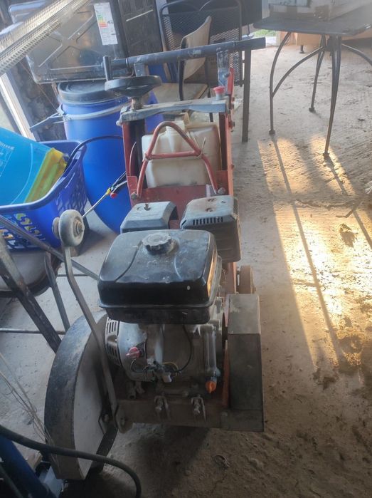 Mașină de tăiat beton