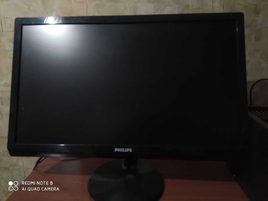 Продам монитор 24 Philips ,только ножка не отстёгивается.