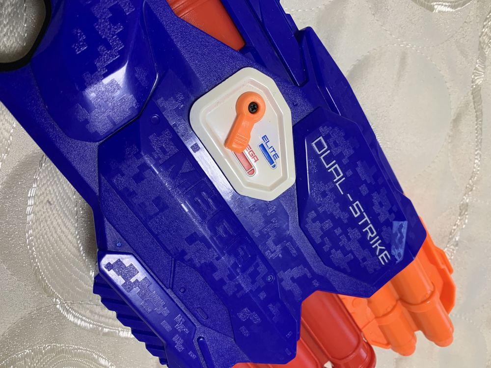 NERF Dual-Strike Бластер /със стрели/