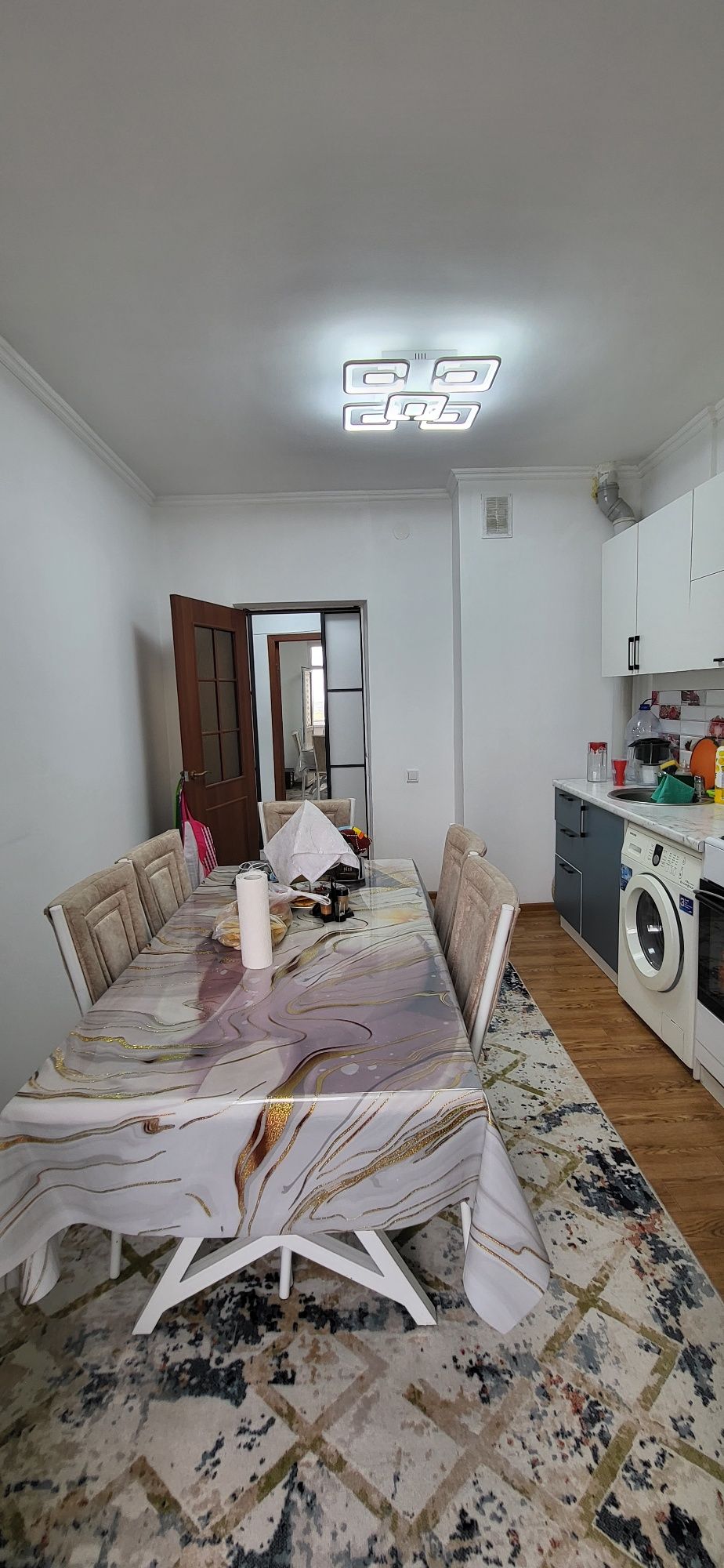 Стол и 6 стульев