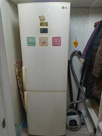 Продам Б/У  холодильник в хорошем состоянии,двухкамерный,холодит и мор